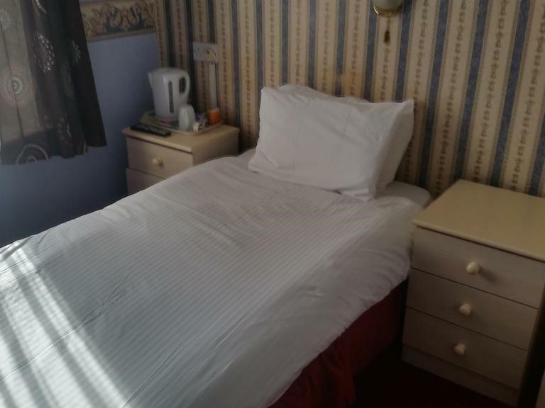 Pleasure Hotel By The Beach. 黑潭 客房 照片